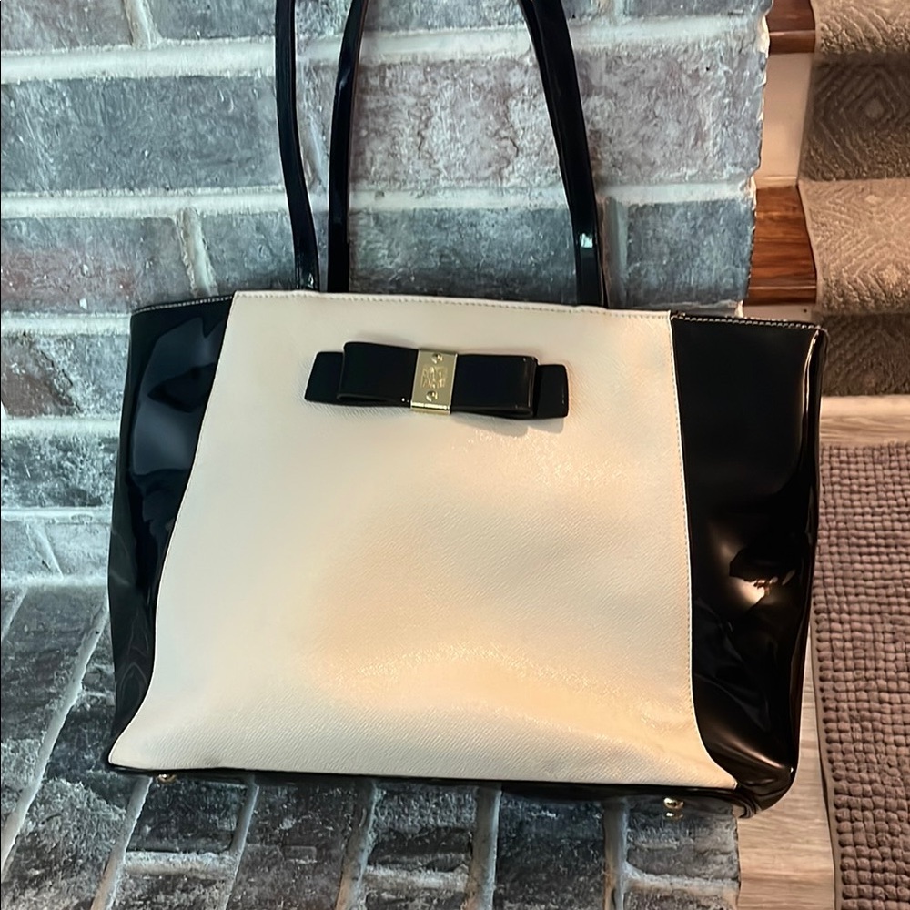 Elegant Black and Cream Bow Tote & Wallet